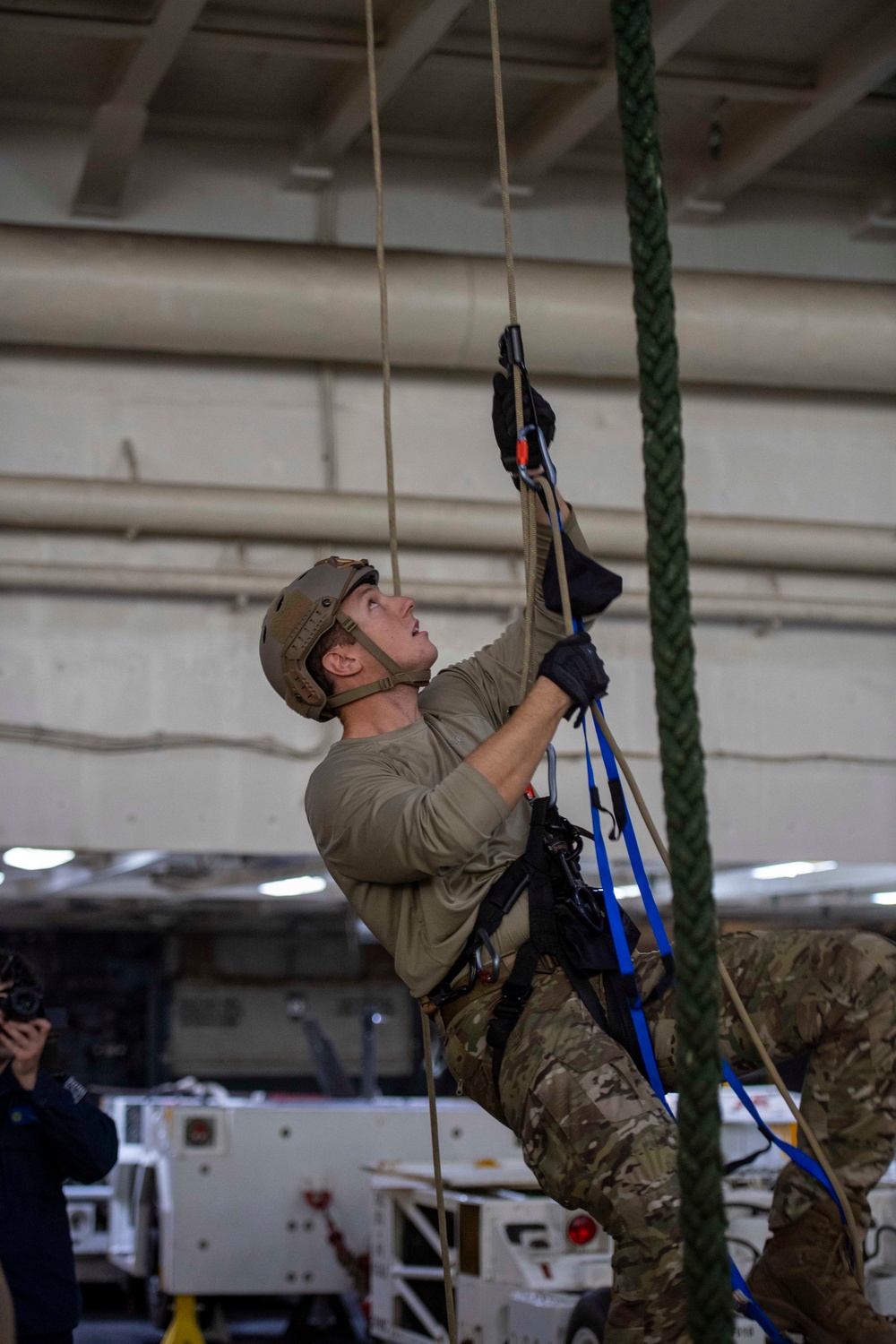 U.S. Navy Explosive Ordnance Disposal Technicians Conducts Helicopter Rope Suspension Technique Training