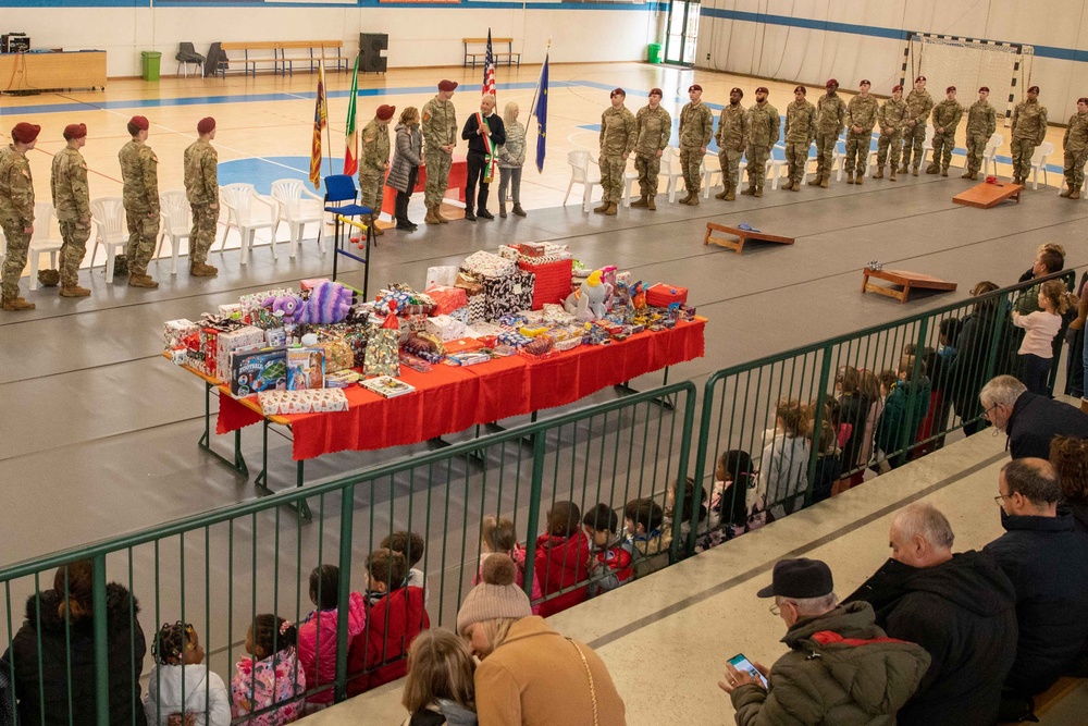 Sky Soldiers bring gifts for Italian kids