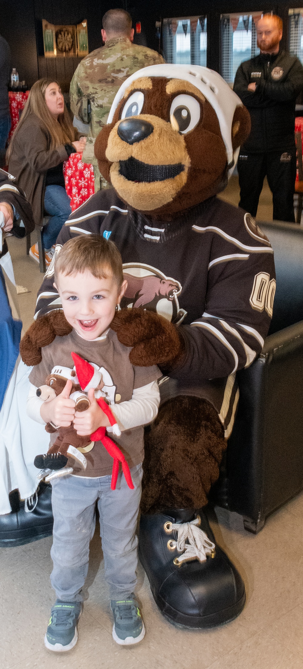 Hershey Bears visit Pennsylvania National Guard members