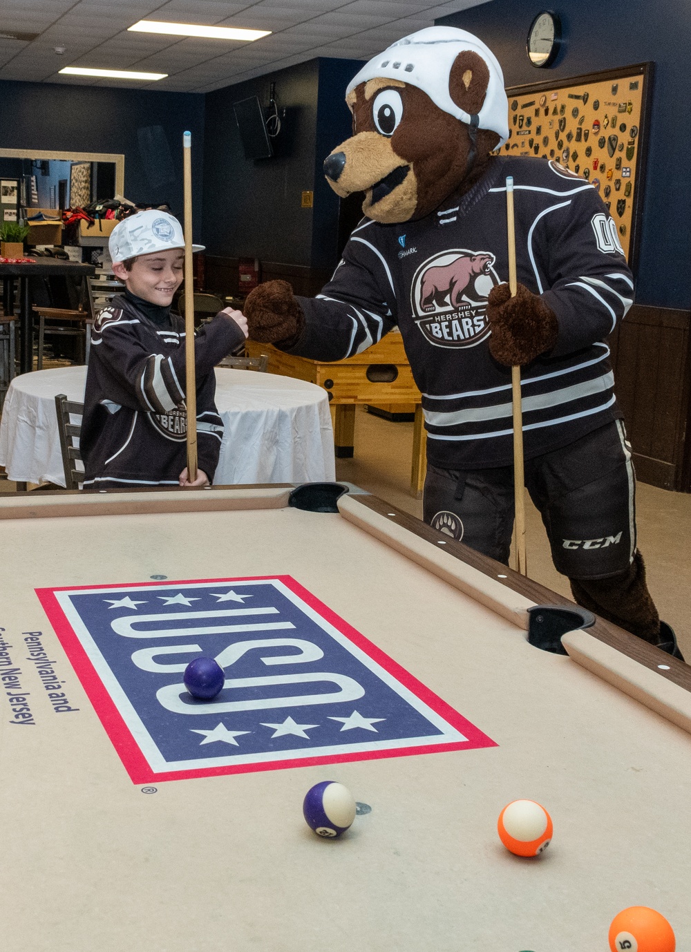 Hershey Bears visit Pennsylvania National Guard members