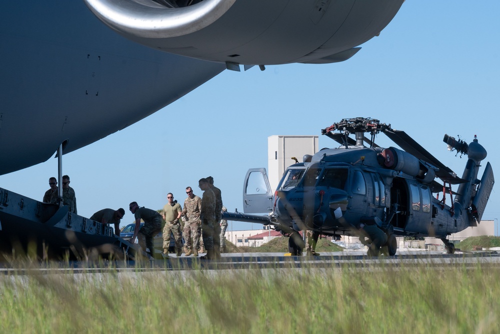 Exercise Distant Fury Stallion 23: Pave Hawks catch ride inside C-17