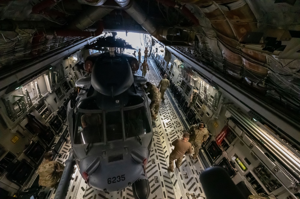 Exercise Distant Fury Stallion 23: Pave Hawks catch ride inside C-17