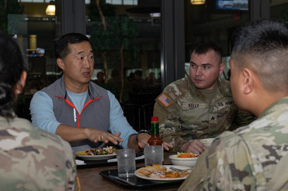 Principal Deputy to the ASA (ALT) speaks with America’s First Corps DCG and Soldiers about MPE and network management during Yama Sakura 85