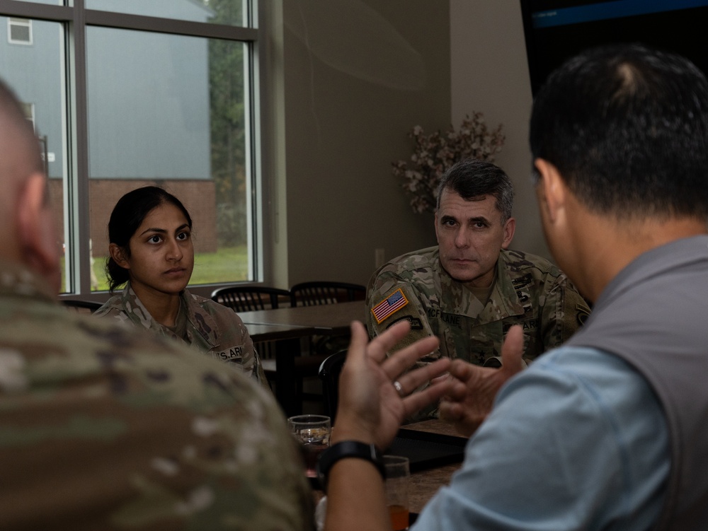 Principal Deputy to the ASA (ALT) speaks with America’s First Corps DCG and Soldiers about MPE and network management during Yama Sakura 85