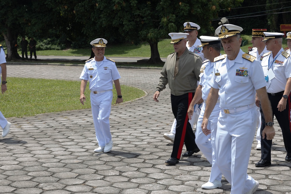 Marine leaders view operational demonstration during Brazil’s Octennial Marine Corps Amphibious Symposium