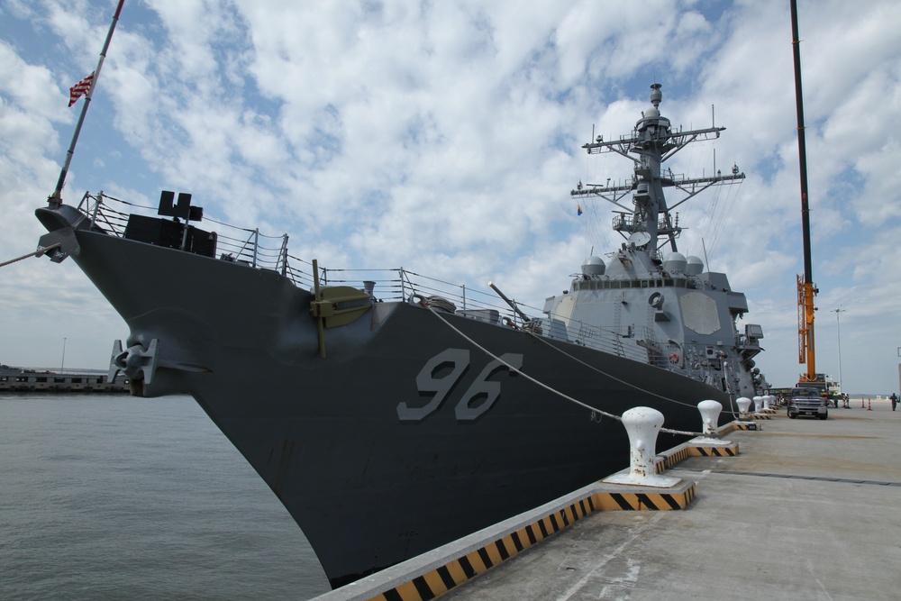 USS Bainbridge (DDG 96) Underway