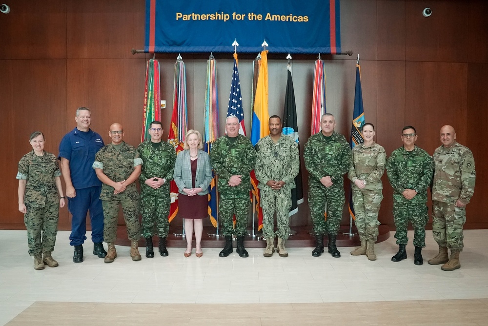 Colombian Gen. Giraldo visits SOUTHCOM