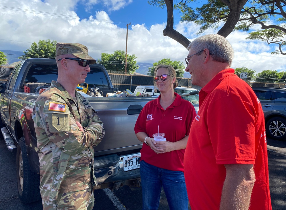 Brig. Gen. Gibbs visits 2023 Hawaiʻi Wildfire Response Mission team members