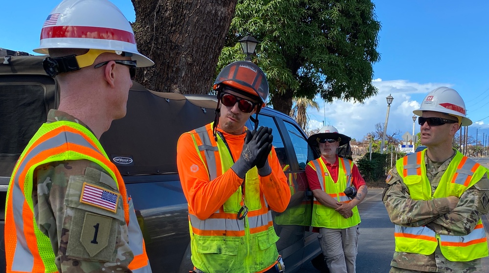 Brig. Gen. Gibbs visits 2023 Hawaiʻi Wildfire Response Mission team members