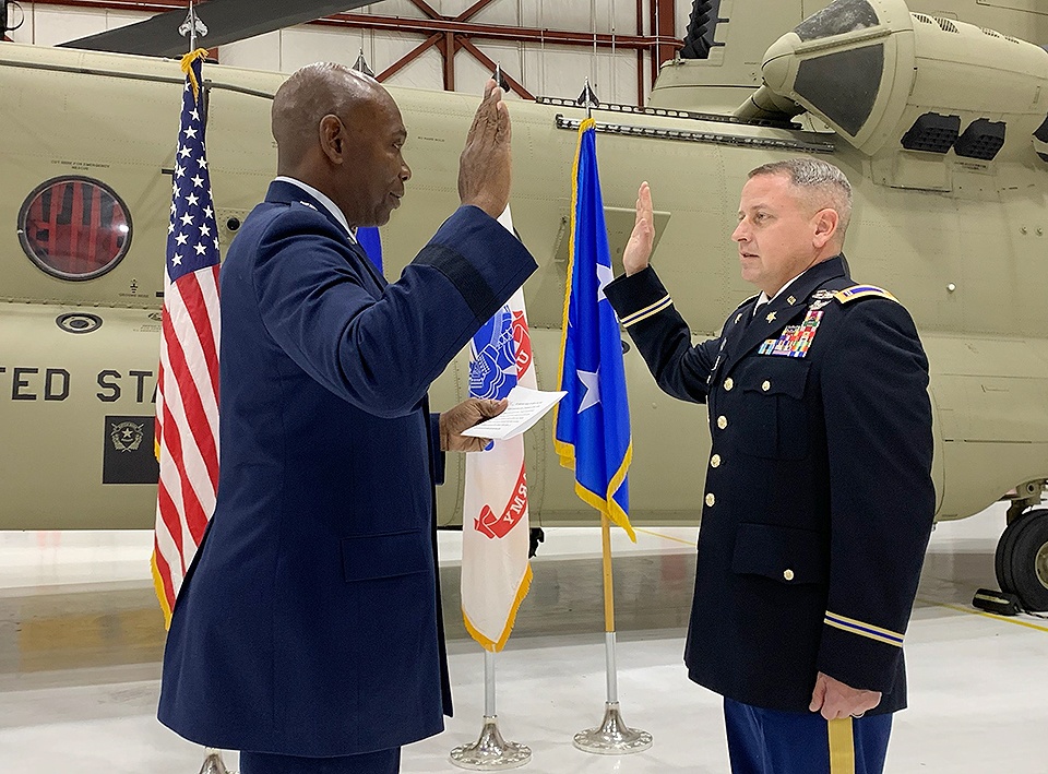 Nielsen reaffirms warrant officer oath