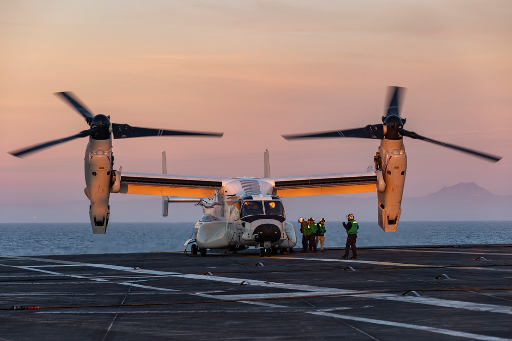 Abraham Lincoln conducts flight operations