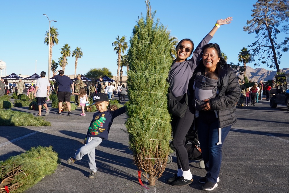 Las Vegas Raiders and Nellis Airmen give out Christmas trees