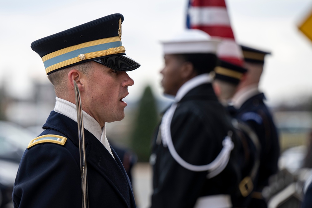 SD Hosts Ukrainian Minister of Defense for Bilateral Exchange