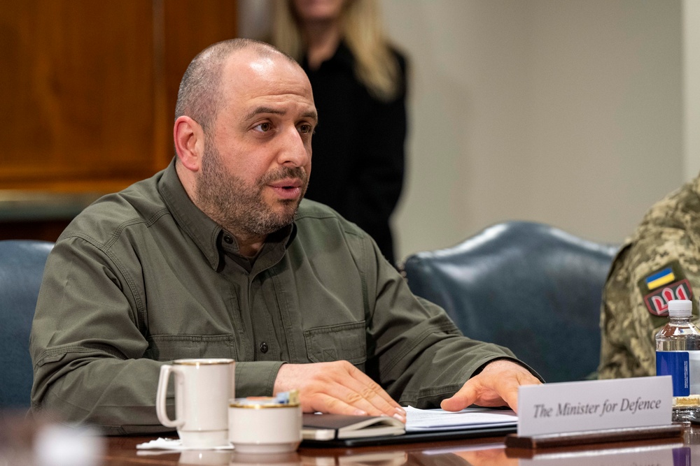 SD Hosts Ukrainian Minister of Defense for Bilateral Exchange