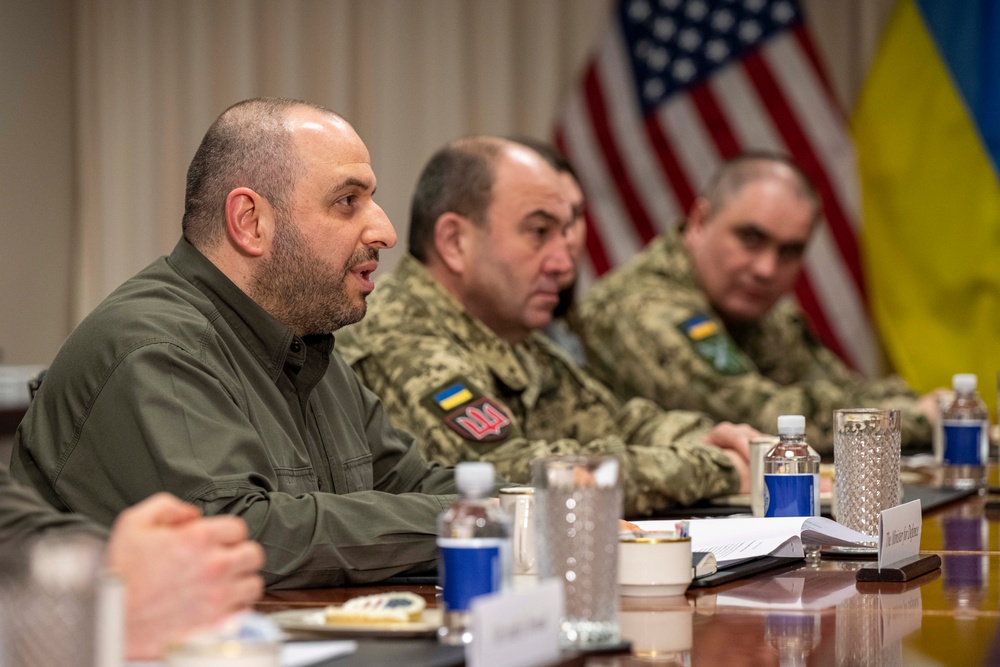 SD Hosts Ukrainian Minister of Defense for Bilateral Exchange