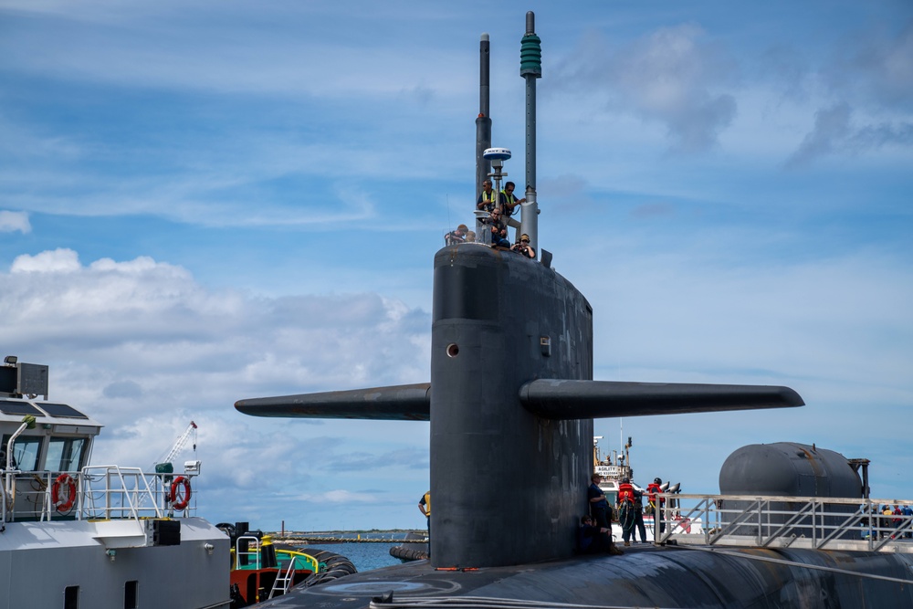 Michigan Departs Naval Base Guam