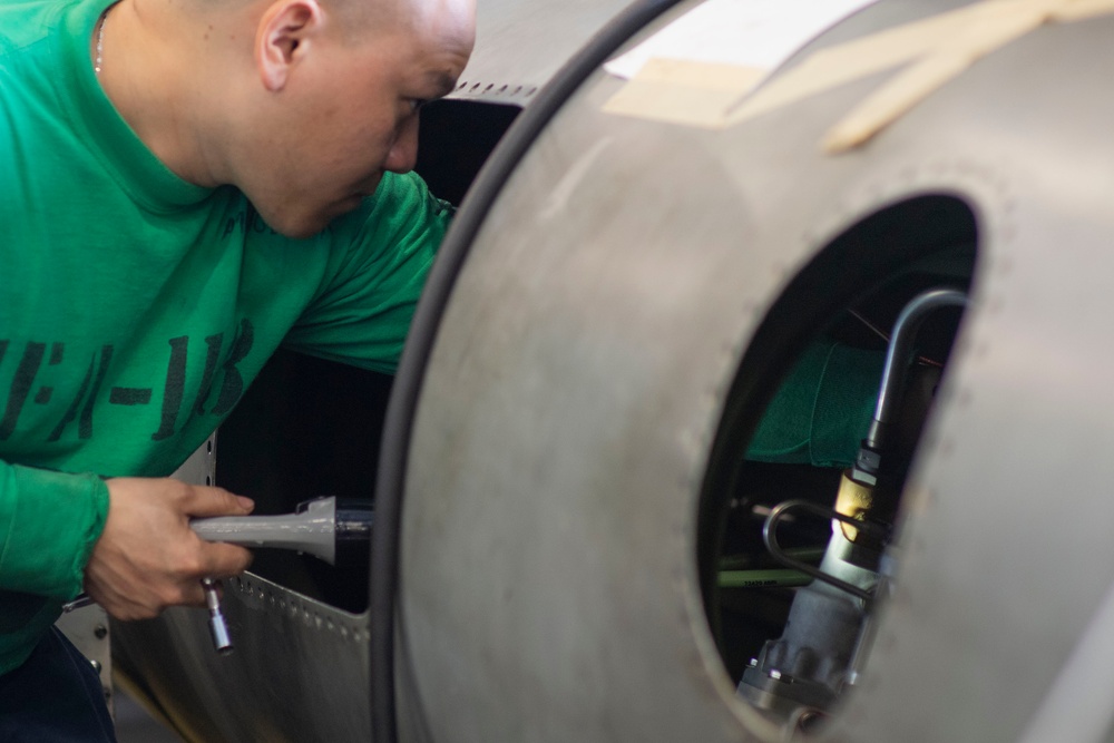 Sailors Conduct Maintenance Aboard USS Carl Vinson (CVN 70)