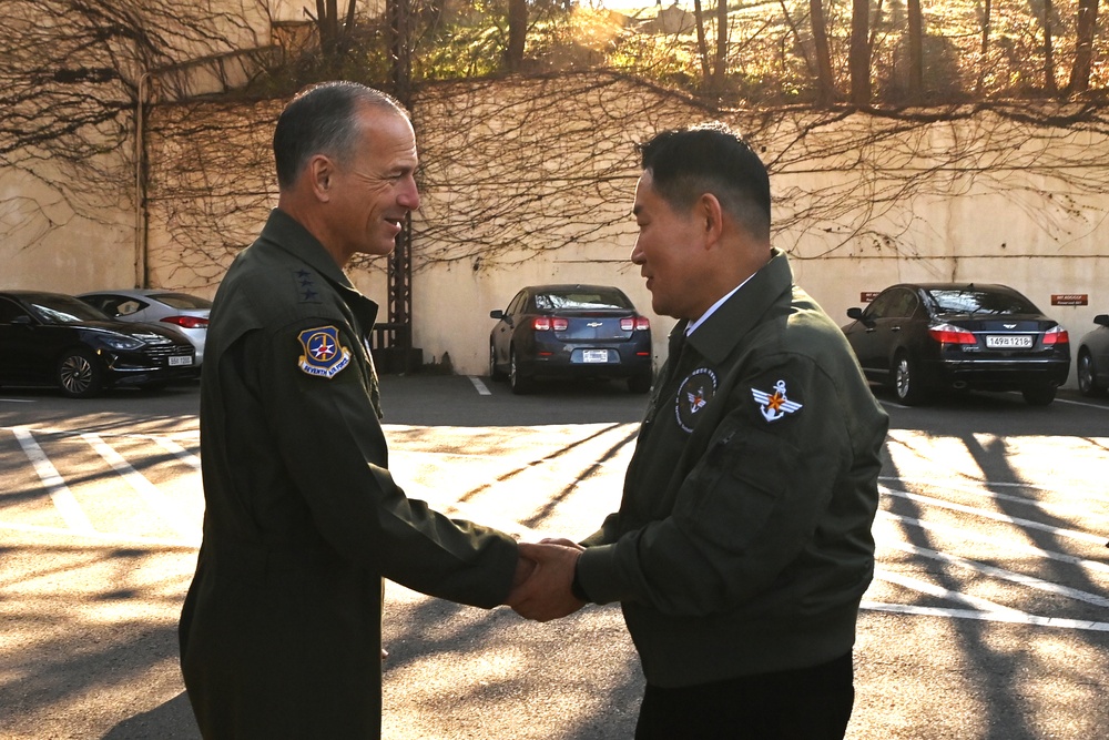 7th AF leadership meets with ROK Minister of National Defense for first USAF visit