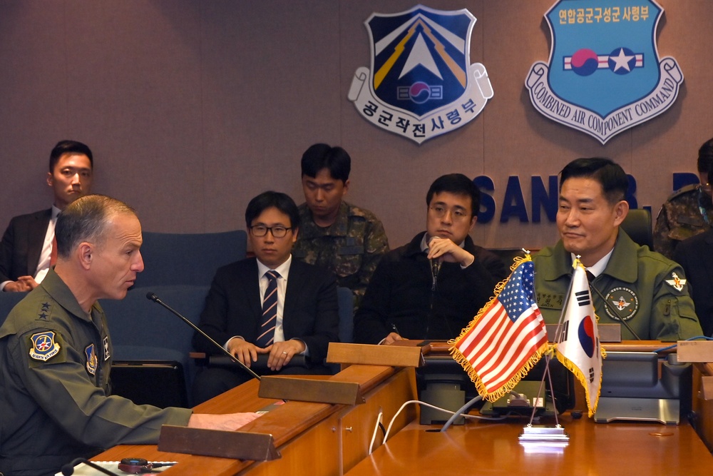 7th AF leadership meets with ROK Minister of National Defense for first USAF visit