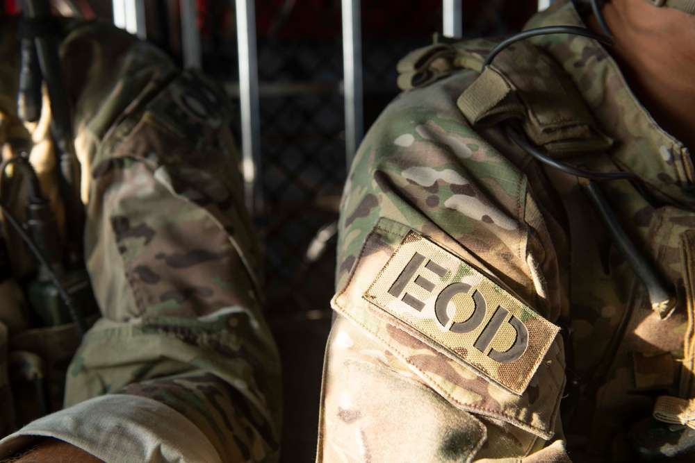 U.S. Navy Explosive Ordnance Disposal Technicians Conduct Helicopter Rope Suspension Drills