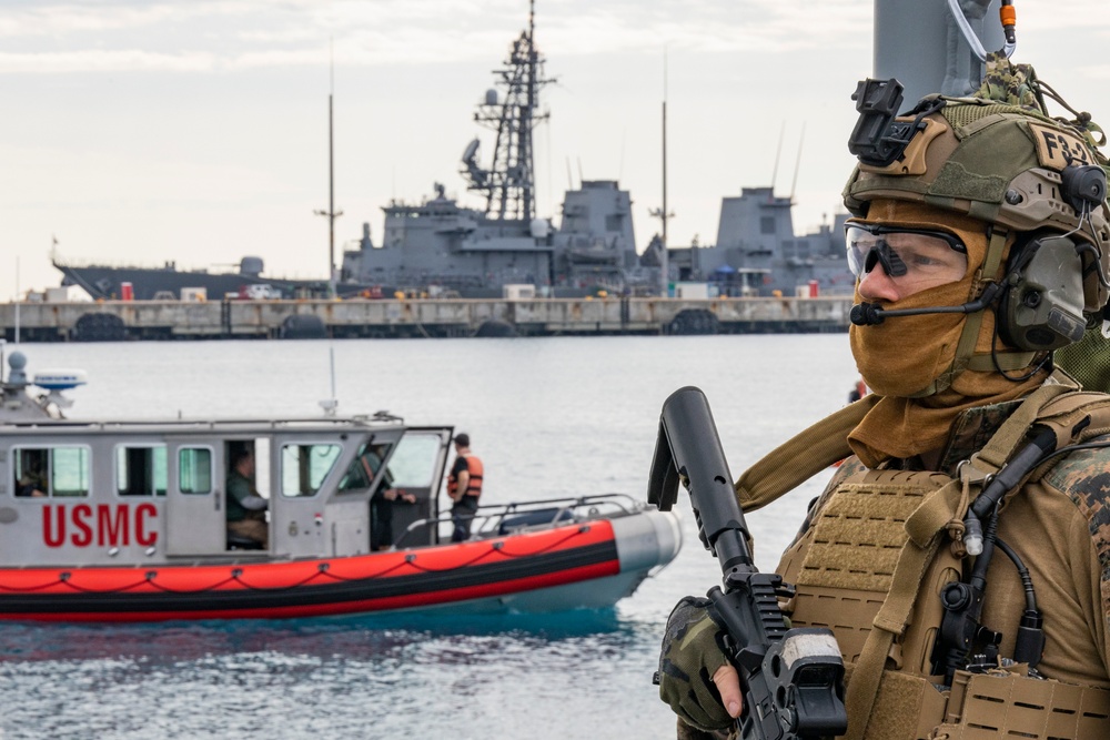 31st Marine Expeditionary Unit Maritime Raid Force conducts Visit, Board, Search and Seizure training aboard USAV Calaboza