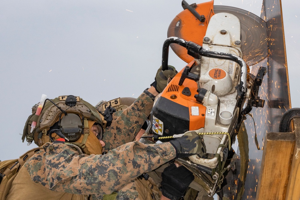 31st Marine Expeditionary Unit Maritime Raid Force conducts Visit, Board, Search and Seizure training aboard USAV Calaboza