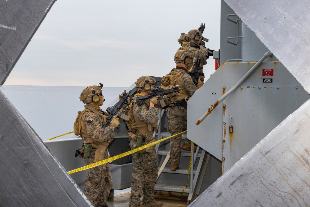 31st Marine Expeditionary Unit Maritime Raid Force conducts Visit, Board, Search and Seizure training aboard USAV Calaboza