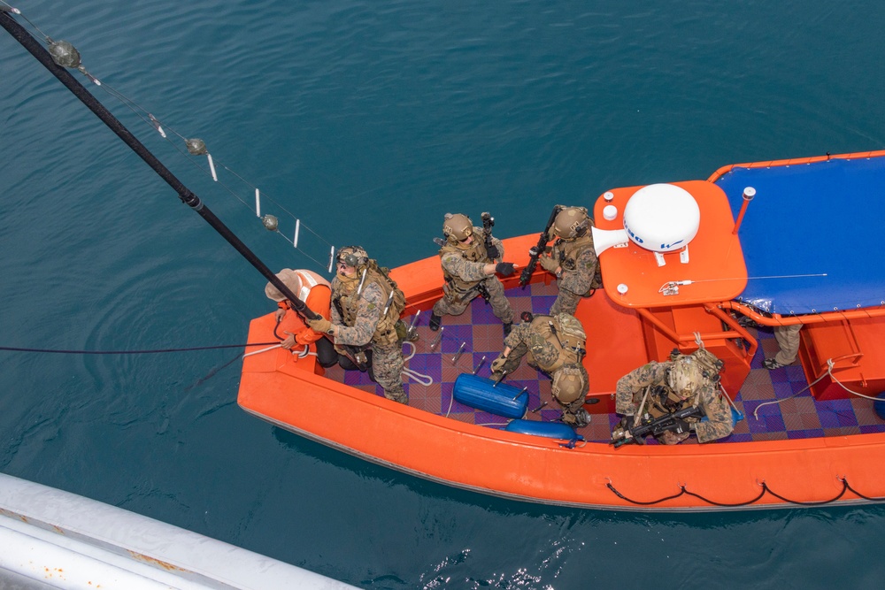 31st Marine Expeditionary Unit Maritime Raid Force conducts Visit, Board, Search and Seizure training aboard USAV Calaboza