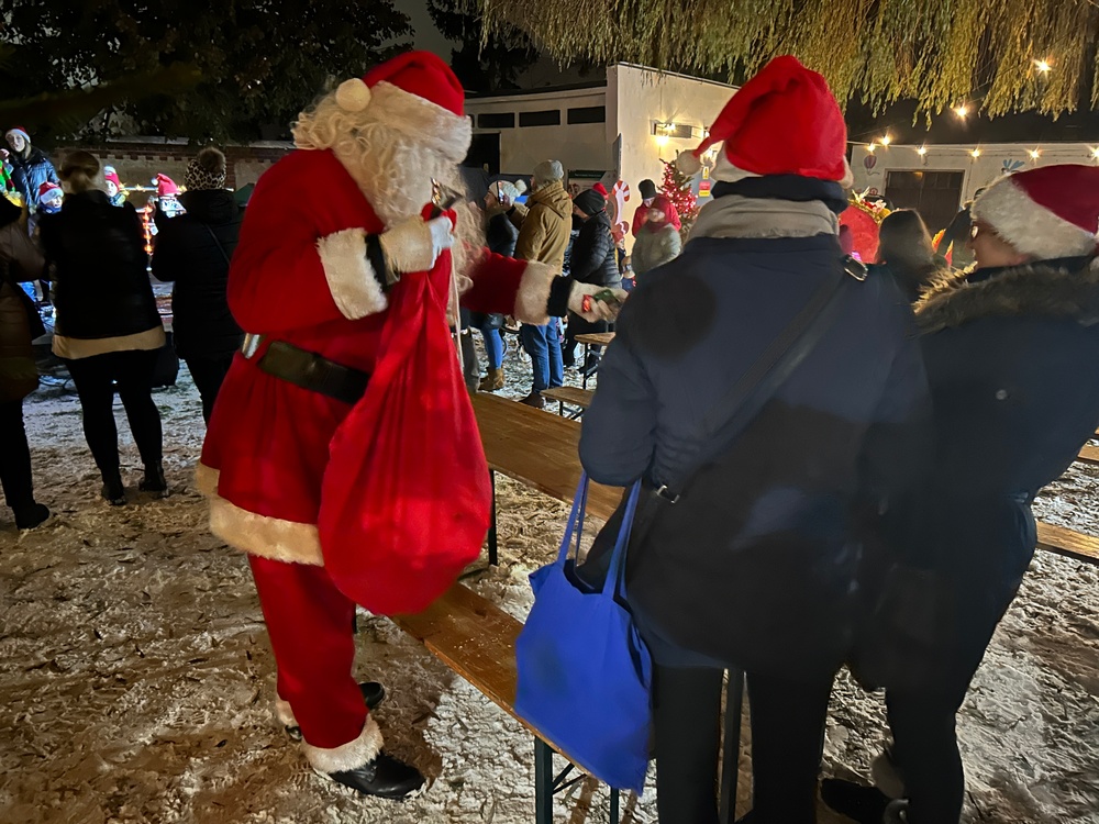 Provider Soldiers visit Powidz Christmas Market