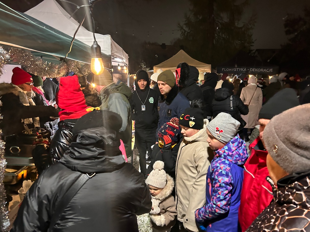Provider Soldiers visit Powidz Christmas Market