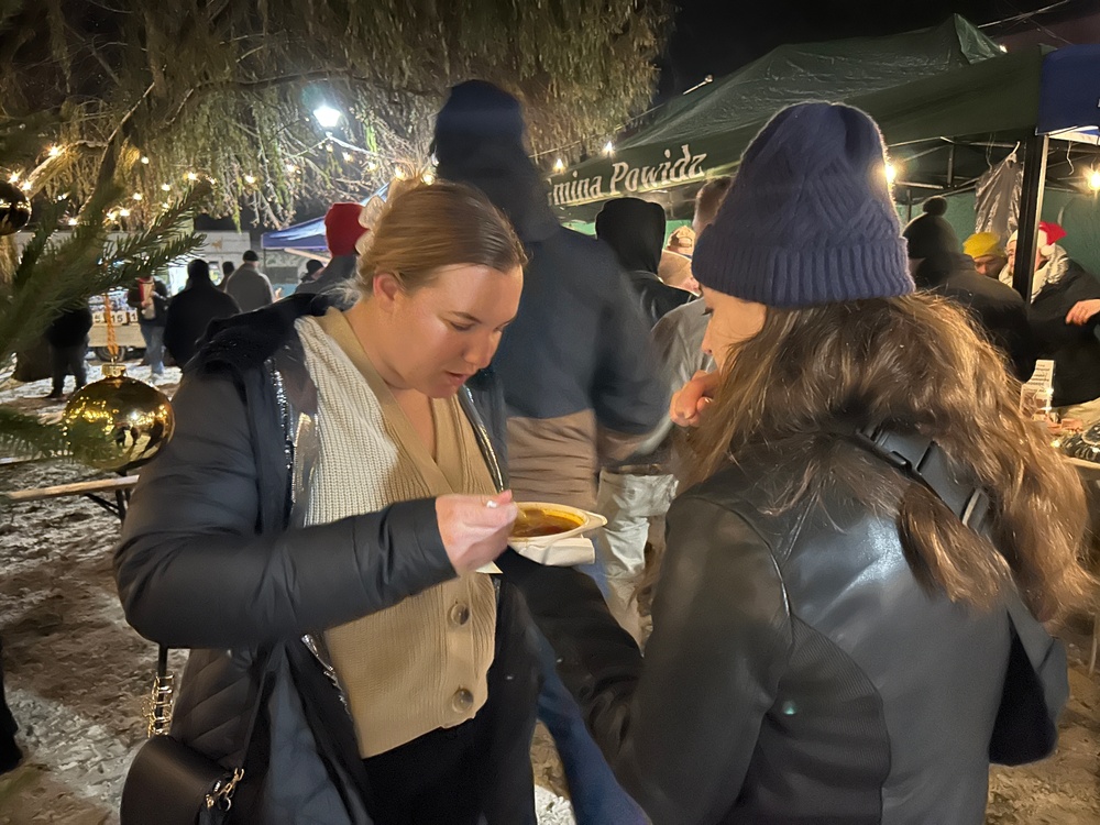 Provider Soldiers visit Powidz Christmas Market