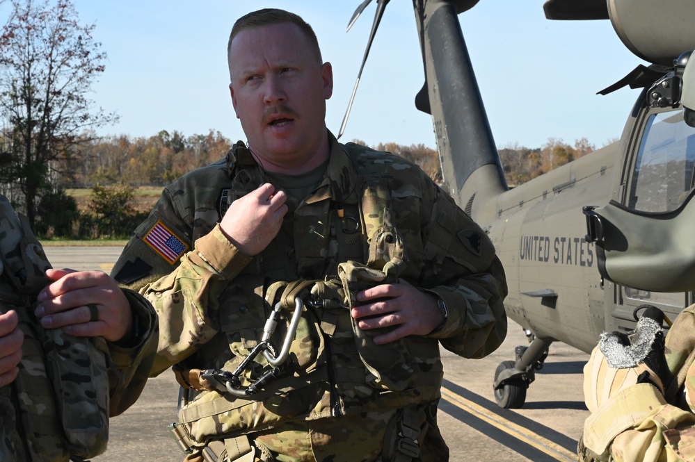 D.C. National Guard's ‘District Dustoff’ maintains hoist proficiency