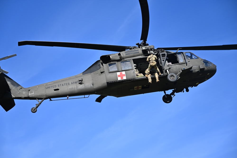 D.C. National Guard's ‘District Dustoff’ maintains hoist proficiency