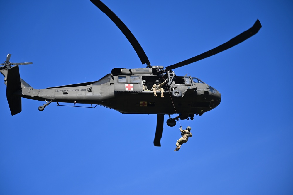 D.C. National Guard's ‘District Dustoff’ maintains hoist proficiency