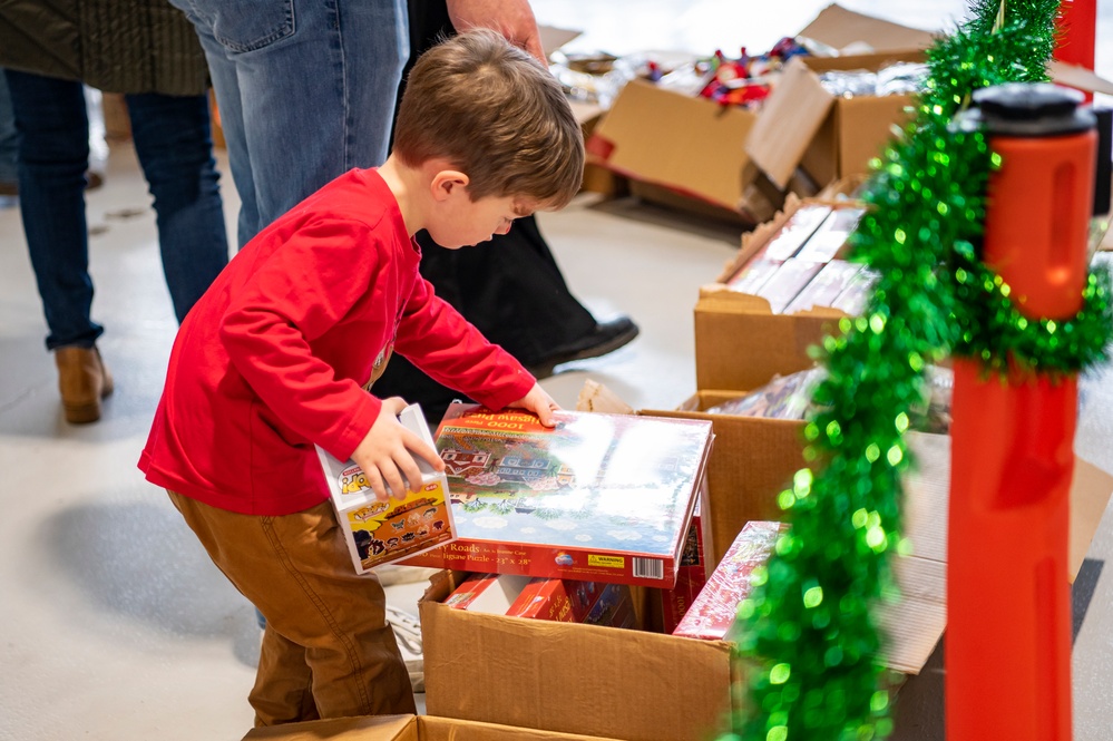 121st ARW holds annual holiday party