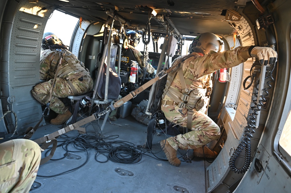 D.C. National Guard's ‘District Dustoff’ maintains hoist proficiency