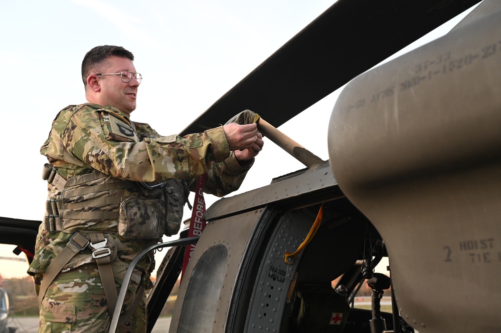 D.C. National Guard's ‘District Dustoff’ maintains hoist proficiency