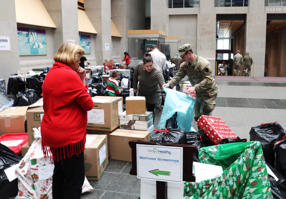 Pennsylvania Guardsmen help deliver holiday cheer