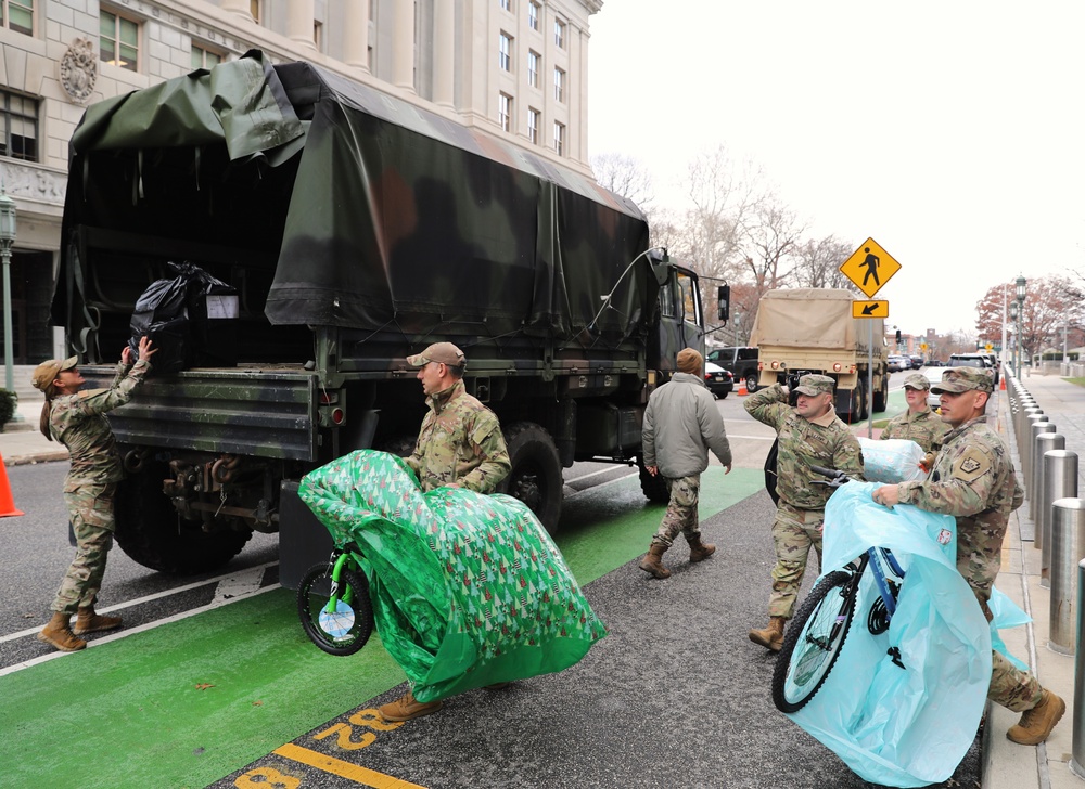 Pennsylvania Guardsmen help deliver holiday cheer