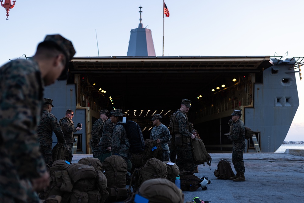 24th MEU Command Element Embarks USS New York