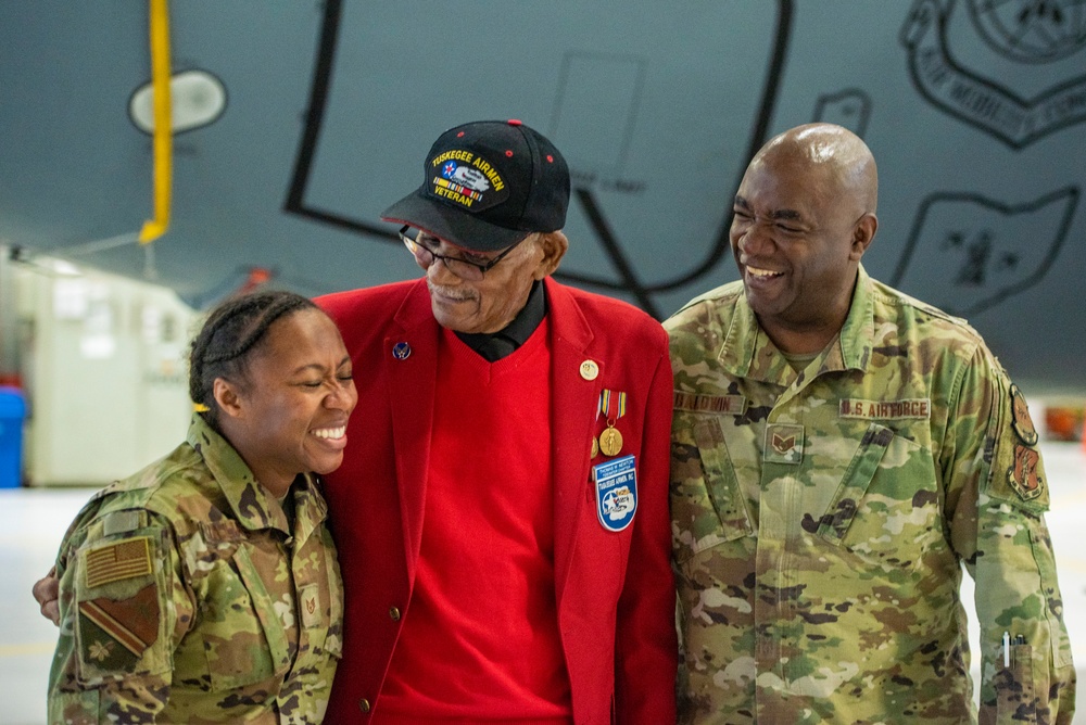 Tuskegee Airman returns to Lockbourne Air Force Base