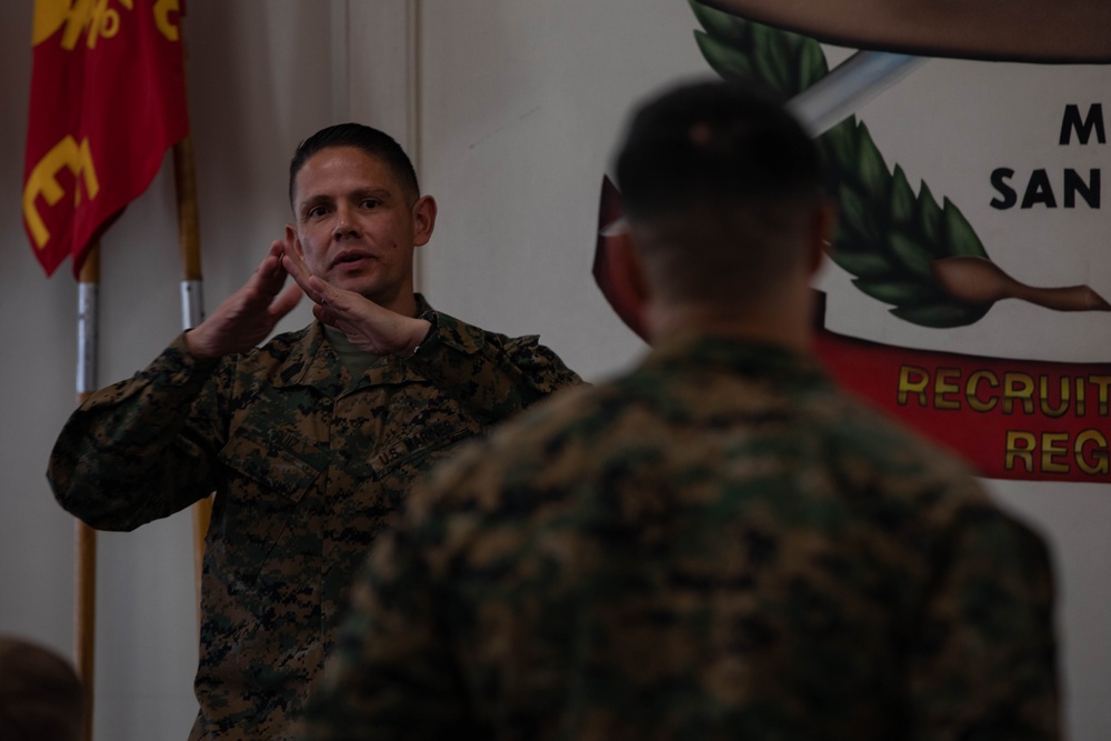 Sergeant Major of the Marine Corps visits MCRDSD