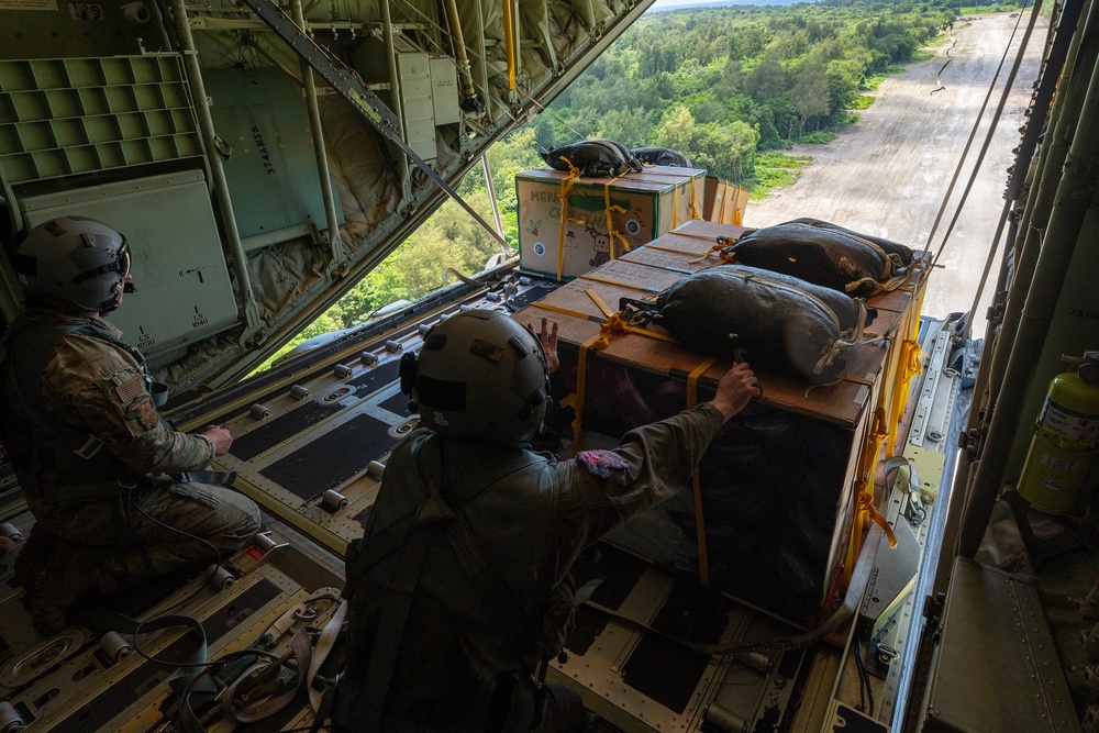 Santa 52: 36th EAS delivers humanitarian bundles to Angaur and Peleliu