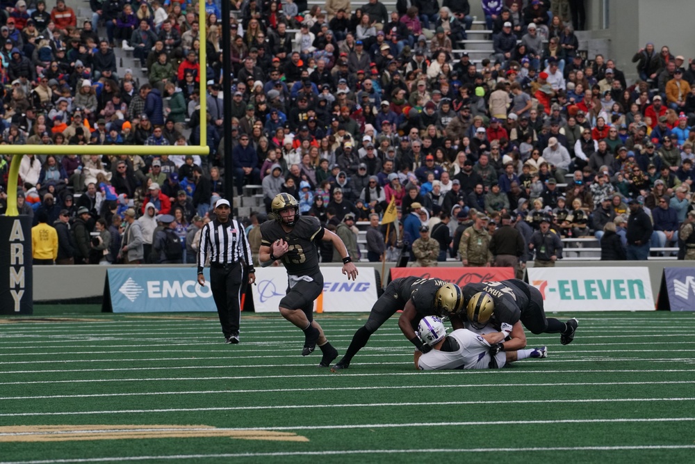 Army Black Knights defeat Holy Cross 17-14