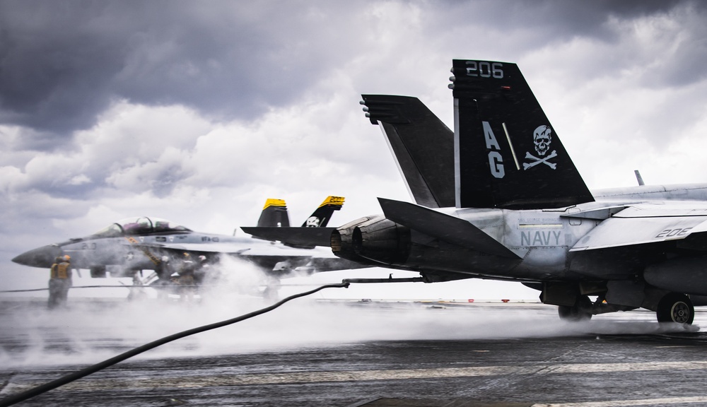 F/A-18E/F Super Hornet Lands on USS George Washington