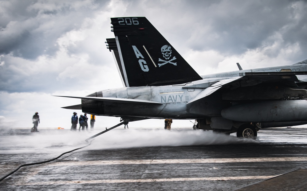 F/A-18E/F Super Hornet Lands on USS George Washington