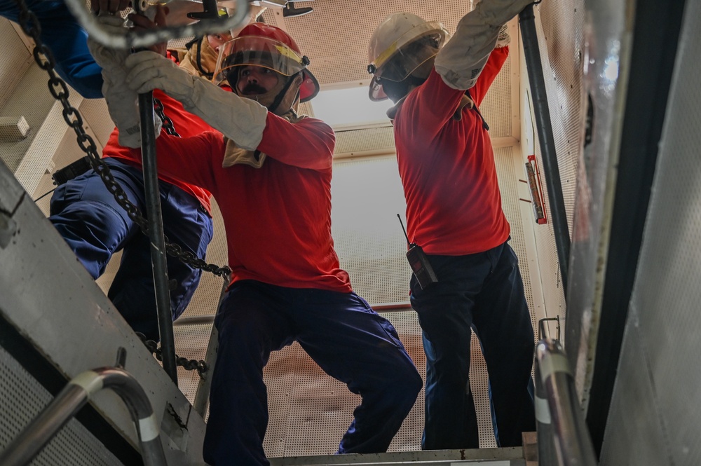 Coast Guard Cutter Polar Star (WAGB-10) conducts training drills