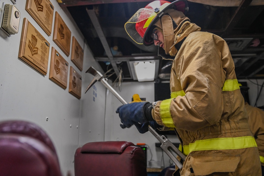 Coast Guard Cutter Polar Star (WAGB-10) conducts training drills