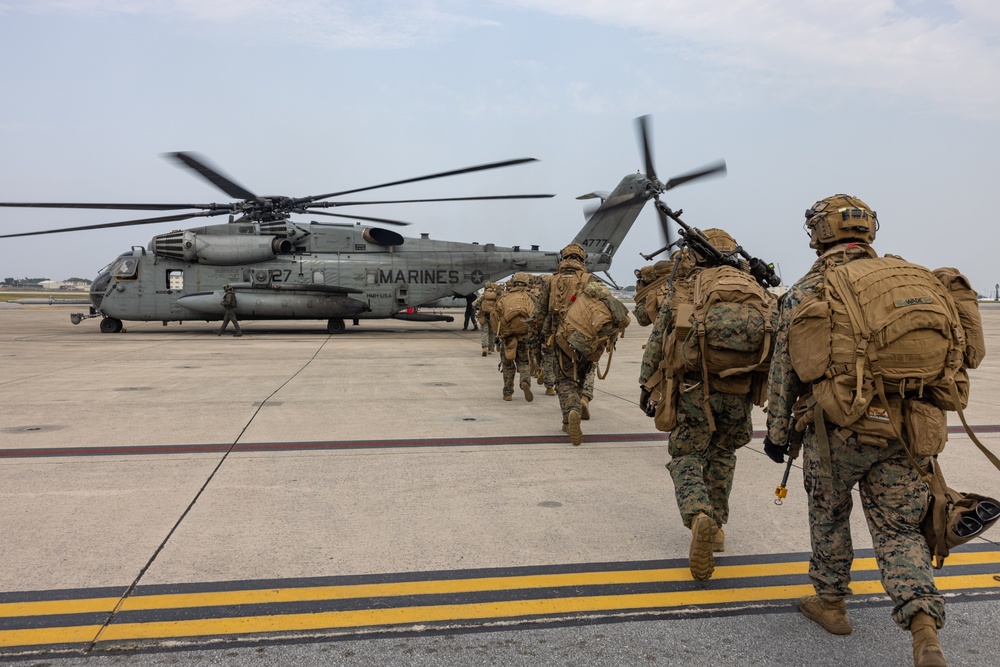 Battalion Landing Team 1/1’s Alpha Company conducts a Helicopter Raid Exercise