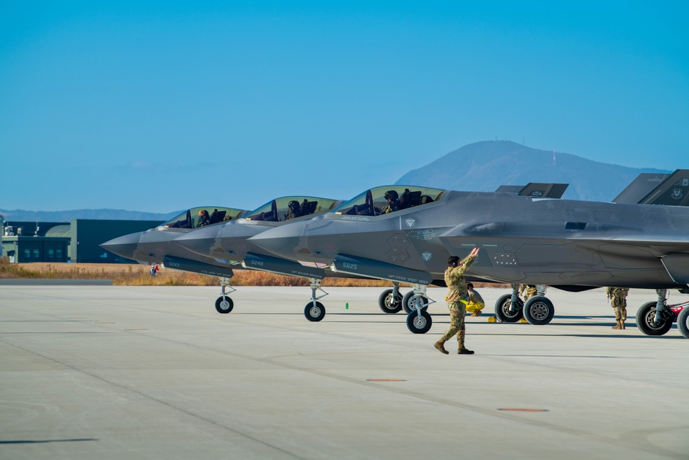 4th Fighter Squadron brings the lightning during ATR